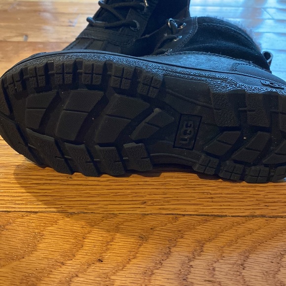 Unisex Kids Ugg Boots - Picture 4 of 5